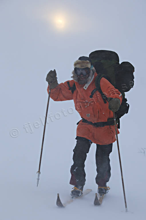 fjll, fjllturism, fjllturist, fjllturister, fritid, motvind, ovder, skidor, skidkare, sn, sndrev, snfall, snovder, snstorm, turkare, turkning, vinter, yrvder, ventyr