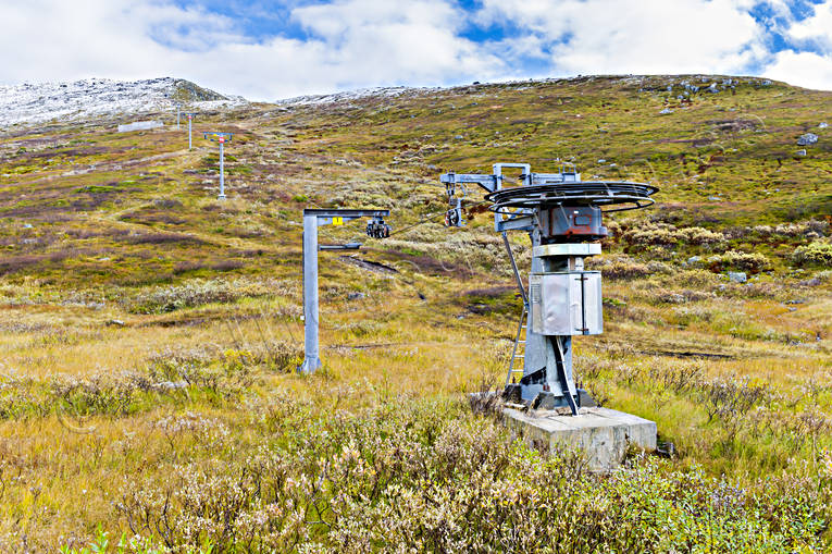 Skidlift höst fjälltopp, höst, höstfärger, Landskap, lift, liftstolpar, miljö, natur, skidlift, släplift, Stendalen, vändhjul