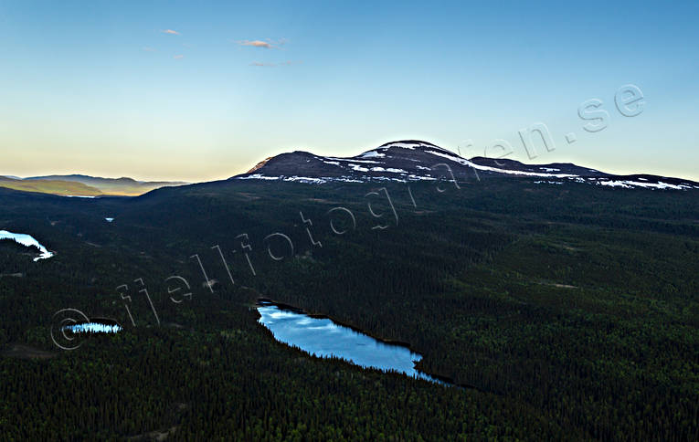 Skogstjärn vid Munsfjället drönarbilder, drönarfoto, FJÄLLEN, fjällskog, fjälltjärn, flygbild, flygbilder, Flygfoto, flygfoton, Jämtland, Landskap, Munsfjället, sommar