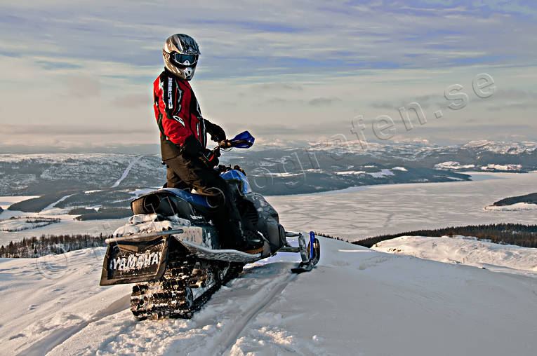 Skoter på Jormfjället Jormfjället, Klumpliklumpen, kommunikationer, landfart, motor, skoter, snöskoter, utsikt, vinter, äventyr