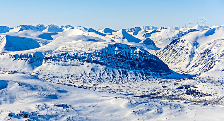 Basstavagge, drnarbild, drnarbilder, drnarfoto, fjllsida, flygbild, flygbilder, Flygfoto, flygfoton, istidslmning, Landskap, lappland, Rinim, sarek, skvalrnna, vinter