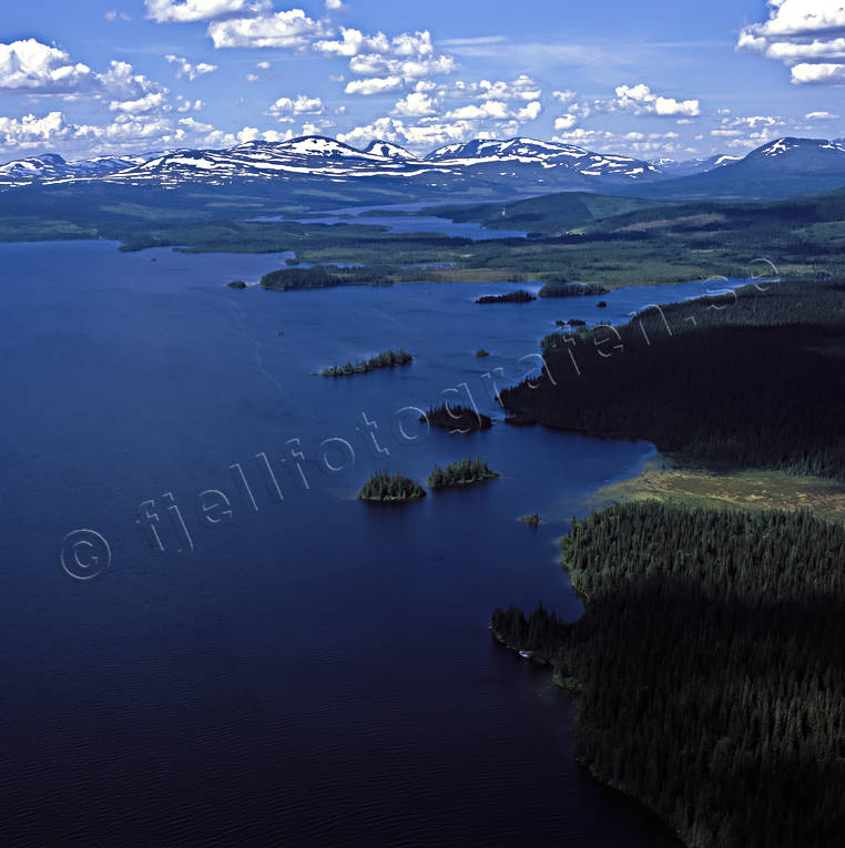 Skäckerfjällen drönarbilder, drönarfoto, fjäll, flygbild, flygbilder, Flygfoto, flygfoton, Jämtland, Landskap, Skäckerfjällen, sommar, vinter, vinterlandskap