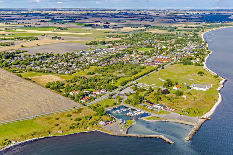 Skånes sydkust Flygfoto drönarbilder, drönarfoto, fiskehamn, flygbild, flygbilder, Flygfoto, flygfoton, gästhamn, hamn, Landskap, Skåne, Skånes sydkust, Smygehamn, småbåtshamn, sommar