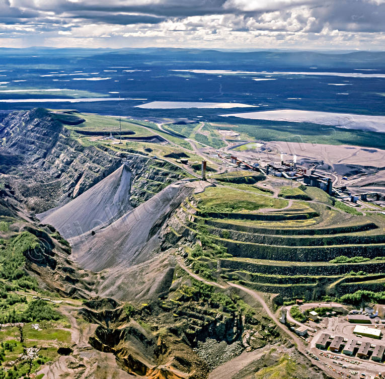 Slagghögar Gruvan Kiruna anläggningar, drönarbilder, drönarfoto, flygbild, flygbilder, Flygfoto, flygfoton, gruva, gruvan, Kiruna, lappland, slagghögar, städer