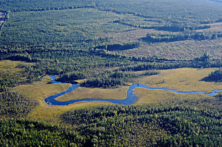 drnarbilder, drnarfoto, flygbild, flygbilder, Flygfoto, flygfoton, Landskap, Medelpad, myr, myrmarker, natur, Rsjn, skogs, slingrig, sommar