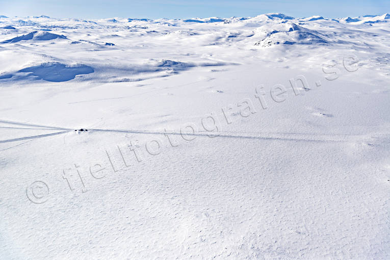 Slipsikstugan Skåarnjas naturreservat drönarbilder, drönarfoto, fjälled, fjällplatå, flygbild, flygbilder, Flygfoto, flygfoton, Landskap, lappland, naturreservat, Skåarnjas, Slipsikstugan, Sliptjehke, vinter