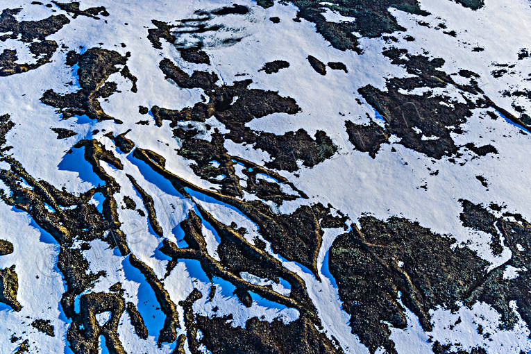 Slukåsar på Fulufjället Dalarna, drönarbilder, drönarfoto, fjäll, fjällplatå, flygbild, flygbilder, Flygfoto, flygfoton, Fulufjället, geologi, Landskap, nationalpark, slukåsar, vår