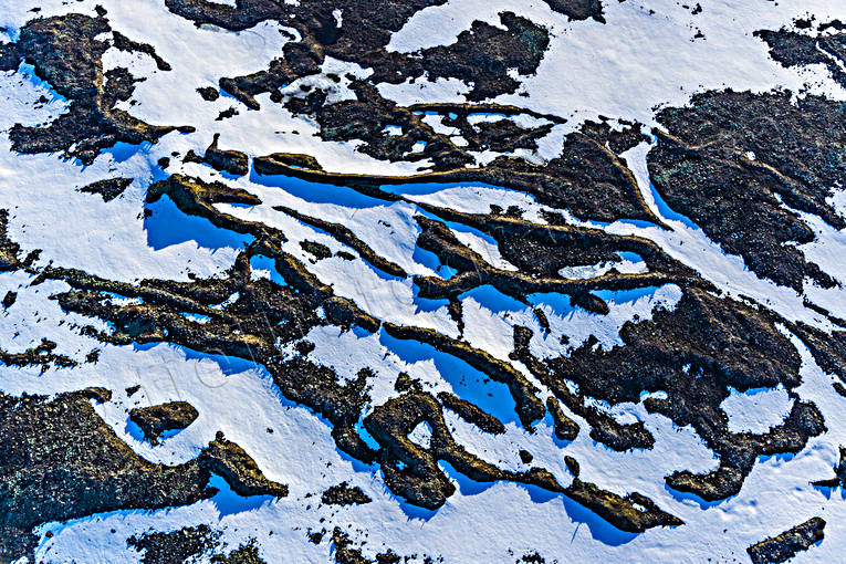 Slukåsar på Fulufjället Dalarna, drönarbilder, drönarfoto, fjäll, fjällplatå, flygbild, flygbilder, Flygfoto, flygfoton, Fulufjället, geologi, Landskap, nationalpark, slukåsar, vår