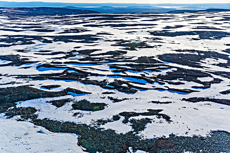 Slukåsar på Fulufjället Dalarna, drönarbilder, drönarfoto, fjäll, fjällplatå, flygbild, flygbilder, Flygfoto, flygfoton, Fulufjället, geologi, Landskap, nationalpark, slukåsar, vår