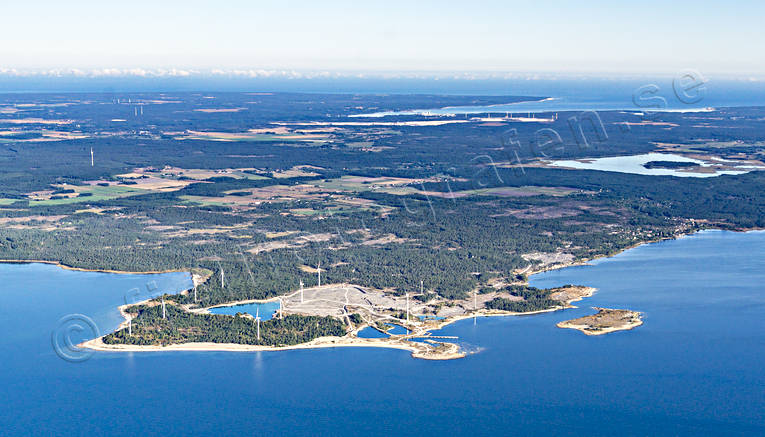 Smöjens vindkraftpark Aurskallviken, drönarbilder, flygbilder, Flygfoto, flygfoton, Gotland, Landskap, Smöjen, sommar, vindkraft, vindkraftpark, vindkraftverk, vindsnurror
