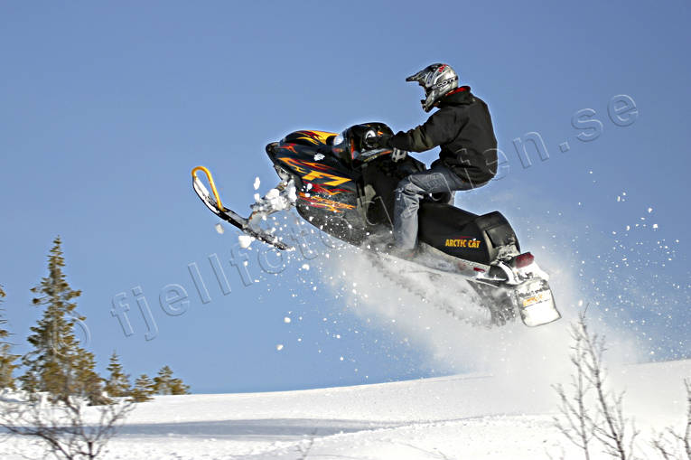 fjll, frikning, hopp, hoppande, motor, skoter, skoterkare, skotrar, sn, snskoter, snskotrar, snsprut, vinter, ventyr