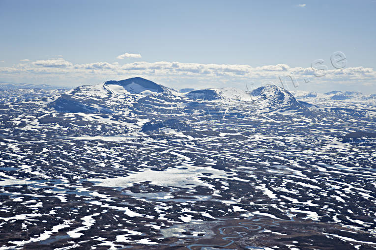Snösmältning i fjällen drönarbilder, drönarfoto, fjällen, flygbild, flygbilder, Flygfoto, flygfoton, Helags, Helagsfjället, Jämtland, Landskap, snösmältning, vår