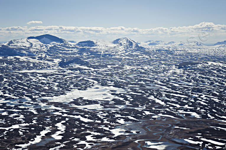 Snösmältning i fjällen drönarbilder, drönarfoto, fjällen, flygbild, flygbilder, Flygfoto, flygfoton, Helags, Helagsfjället, Jämtland, Landskap, snösmältning, vår