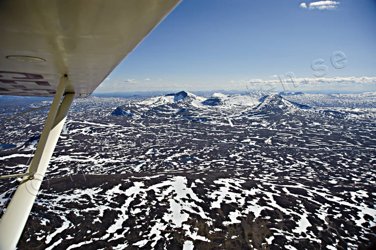 Snösmältning i fjällen drönarbilder, drönarfoto, fjällen, flygbild, flygbilder, Flygfoto, flygfoton, Helags, Helagsfjället, Jämtland, Landskap, snösmältning, vår