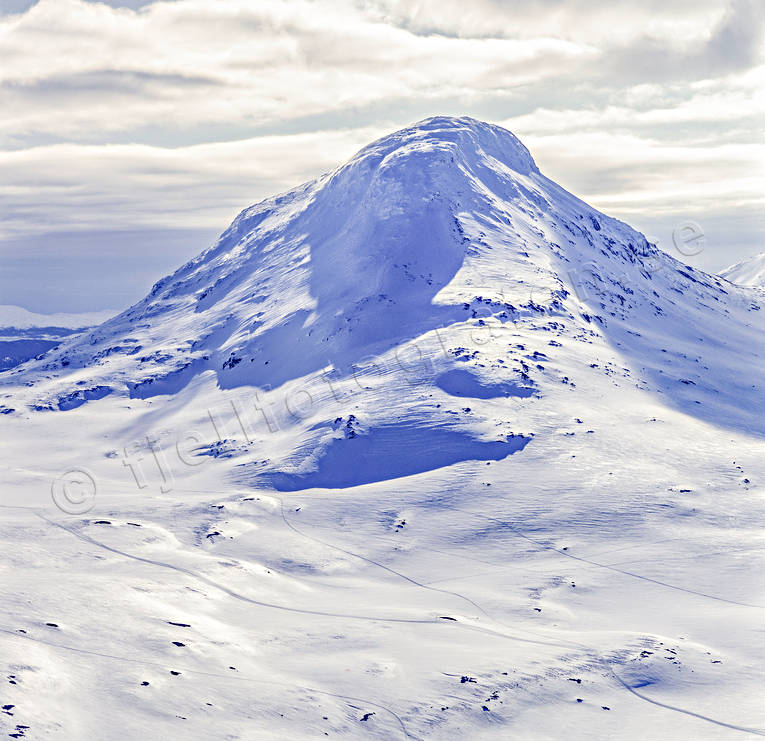 drnarbilder, drnarfoto, fjll, fjllbilder, fjlltopp, flygbild, flygbilder, Flygfoto, flygfoton, Jmtland, Landskap, Skckerfjllen, Sockertoppen, stmning, stmningsbild, stmningsbilder, vinter, vinterlandskap, rstid, rstider