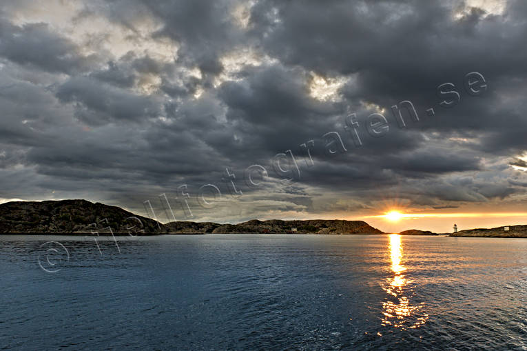 Bissen, Bohusln, cb-moln, cumulunimbusmoln, fyr, hav, himmel, kust, Landskap, moln, natur, solnedgng, sommar, rstider, ska, skmoln, skvder