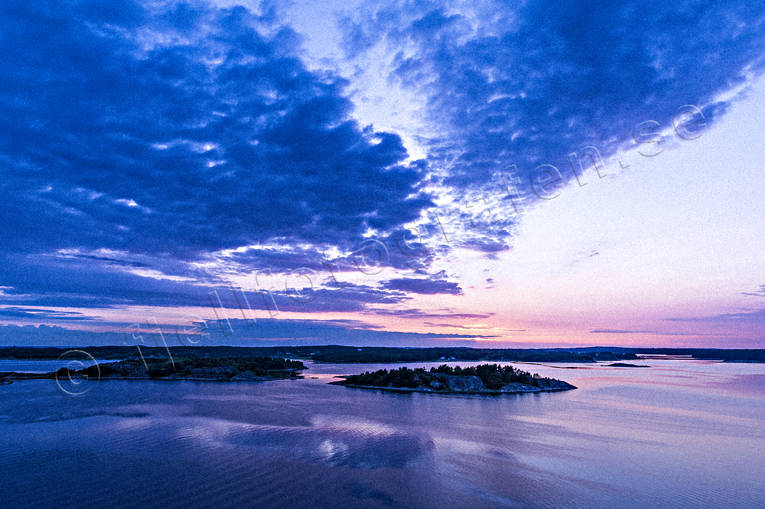 Solnedgång i skärgården blå, Bohuslän, hav, Landskap, Långekärr, moln, sjö, skärgård, solnedgång, sommar, årstider
