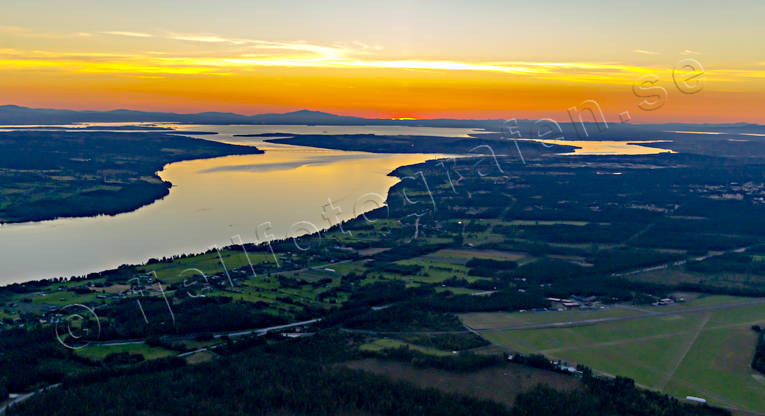 Solnedgång över Brunfloviken Brunfloviken, drönarbilder, drönarfoto, flygbild, flygbilder, Flygfoto, flygfoton, himmel, Jämtland, kväll, kvällshimmel, kvällsrodnad, Landskap, rodnad, solnedgång, sommar, Storsjön