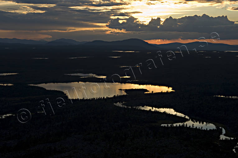 Solnedgång över Imbergen drönarbilder, drönarfoto, fjäll, flygbild, flygbilder, Flygfoto, flygfoton, Imbergen, Jämtland, kväll, Landskap, Oviksfjällen, solnedgång, sommar, Stortjärnen