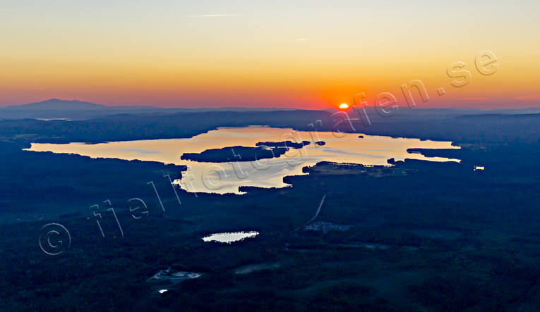 Solnedgång över Näldsjön drönarbild, drönarbilder, drönarfoto, flygbild, flygbilder, Flygfoto, flygfoton, Jämtland, kväll, Landskap, Näldsjön, solnedgång, sommar, sommarkväll