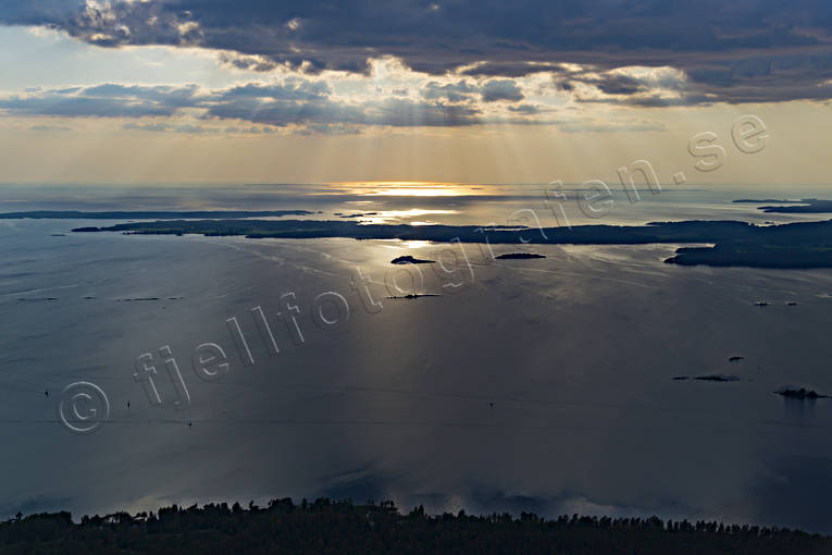 Solnedgång över Vänern drönarbilder, drönarfoto, flygbild, flygbilder, Flygfoto, flygfoton, Hjorthammaren, kväll, Landskap, sjö, solblänk, solnedgång, sommar, Torsö, Vänern, Västergötland