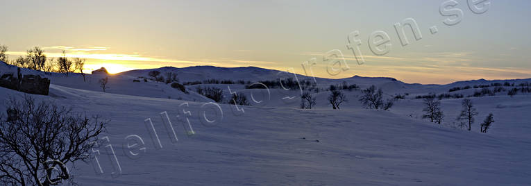 Solnedgång över fjällkam fjäll, fjällkam, Hyttsjön, Jämtland, Landskap, motljus, panorama, panoramabilder, solnedgång, vinter