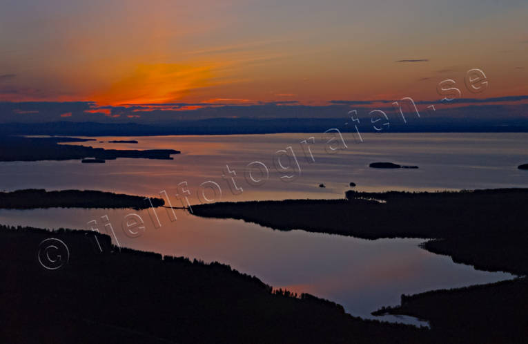 Sommarsolstånd över Storsjön drönarbilder, drönarfoto, flygbild, flygbilder, Flygfoto, flygfoton, himmel, Jämtland, Landskap, midnatt, midnattsol, natt, sommar, sommarhimmel, sommarnatt, Storsjön
