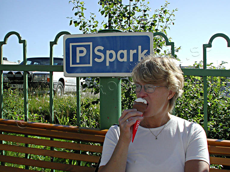 Sparkparkering glas, glass, Kiruna, lappland, parkbänk, parkering, spark, sparkparkering, svalka