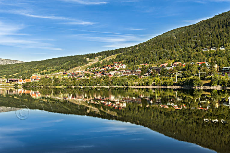 Speglingar i Åresjön Jämtland, Landskap, samhällen, sommar, spegelbild, spegling, Åre, Åresjön