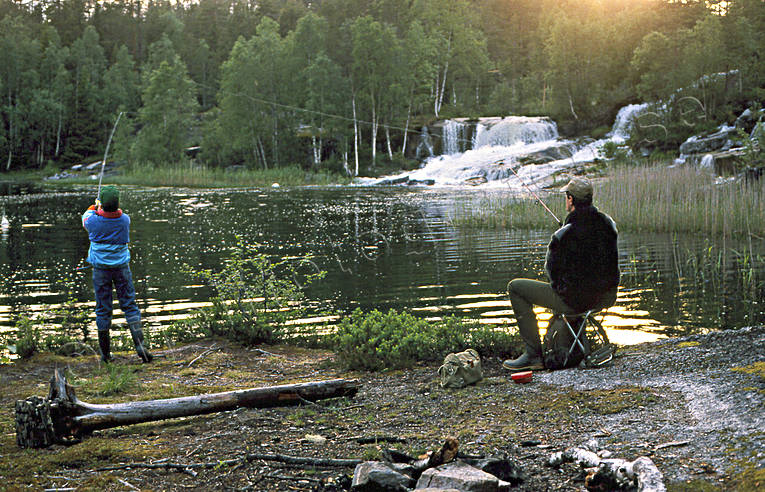 Sportfiskare vid forsån fiska, fiske, Forsån, haspel, haspelfiske, spinn, spinnfiske, sportfiske