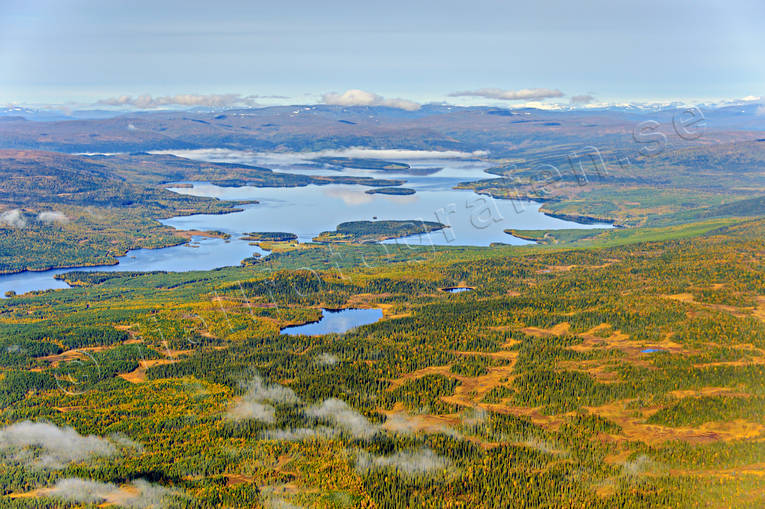 Stor-Jorm Flygfoto drönarbilder, drönarfoto, flygbild, flygbilder, Flygfoto, flygfoton, Frostviken, Gäddede, höst, Jämtland, Landskap, Lill-Jorm, Stor-Jorm, Storön, Ströms Vattudal