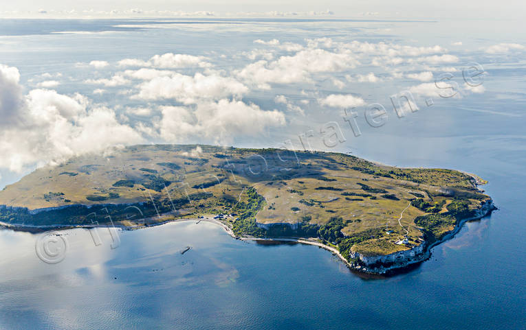 Stora Karlsö Flygfoto drönarbilder, drönarfoto, flygbild, flygbilder, Flygfoto, flygfoton, fyr, Fyrbyn, Gotland, Karlsöarna, Landskap, sommar, Stora Karlsö, Västerberget