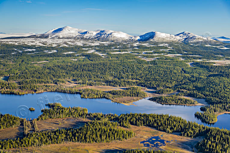 Storbakvattnet och Ansätten Ansätten, drönarbild, drönarbilder, drönarfoto, flygbild, flygbilder, Flygfoto, flygfoton, Jämtland, Landskap, Stor-Bakvattnet, Storbakvattnet, vår