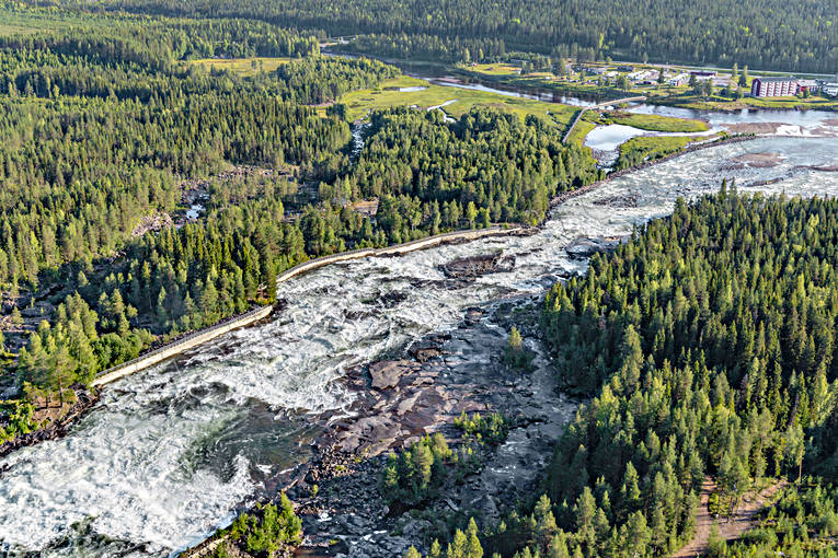 Storforsen i Piteälven anläggningar, drönarbilder, drönarfoto, fall, flygbild, flygbilder, Flygfoto, flygfoton, fors, forsar, hotell, Landskap, Norrbotten, Piteälven, Sevärdheter, Storforsen, turistattraktion, Varjisån, vattenfall