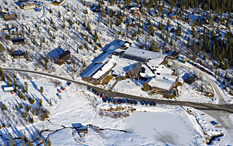 Storhågna Fjällby anläggningar, Dalvallen, drönarbilder, drönarfoto, flygbild, flygbilder, Flygfoto, flygfoton, hotell, Jämtland, skidanläggning, Storhogna, Storhågna, vinter