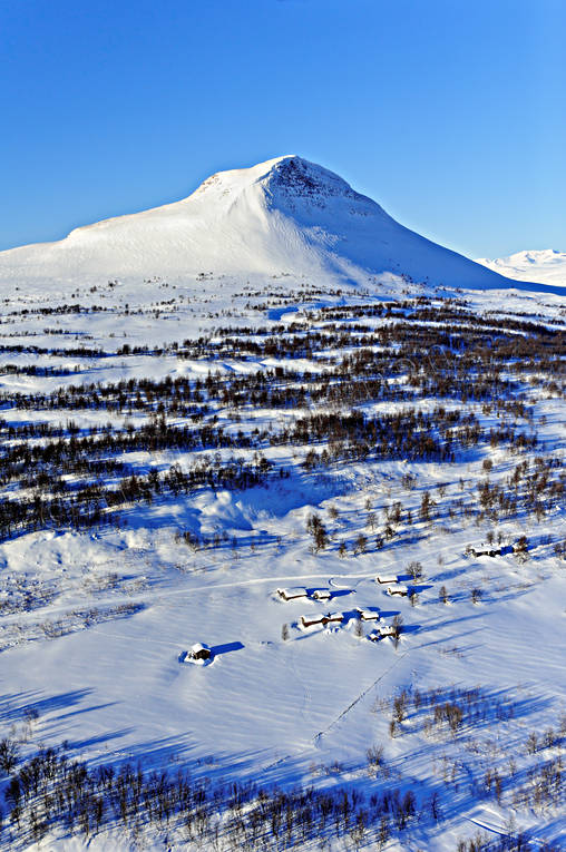 Storkläppvallen vid Mittåkläppen Bruksvallarna, drönarbilder, drönarfoto, fjälltopp, flygbild, flygbilder, Flygfoto, flygfoton, Härjedalen, Landskap, Mittåkläppen, Storkläppvallen, stugor, vinter