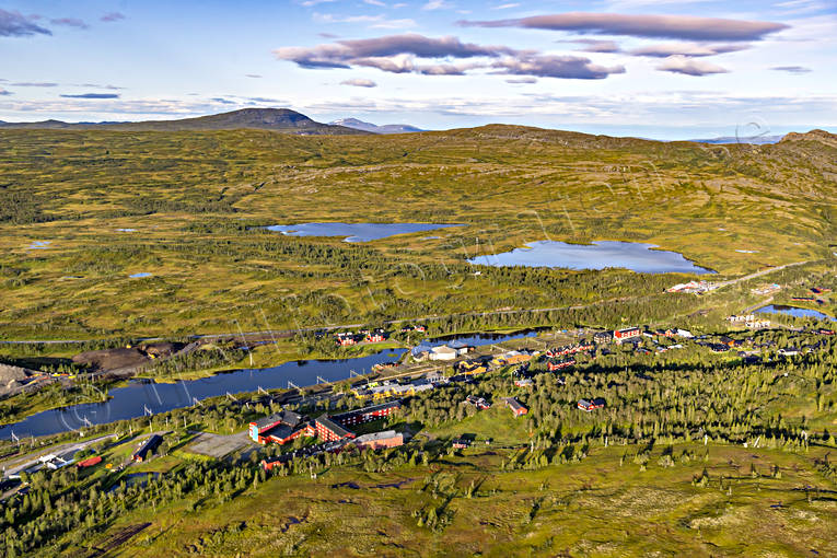 Storlien Flygfoto Coop, drönarbild, drönarbilder, drönarfoto, Eurocash, flygbild, flygbilder, Flygfoto, flygfoton, gränshandel, högfjällshotellet, Jämtland, samhällen, sommar, Storlien