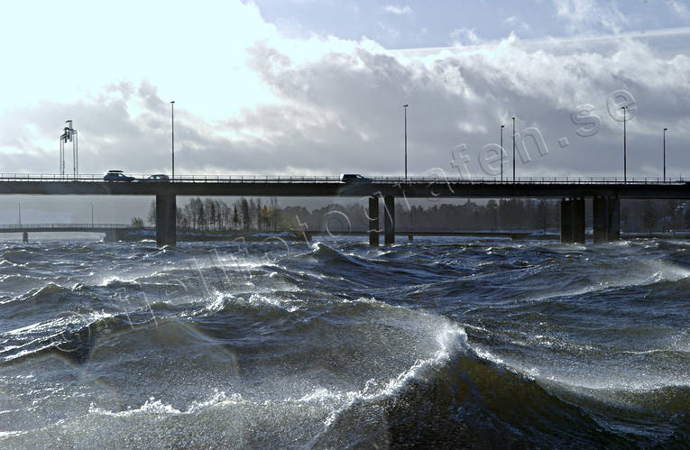 bro, broar, frsbron, hst, hststorm, ovder, sjfart, storm, stmning, stmningsbild, stmningsbilder, vatten, vgor, rstid, rstider