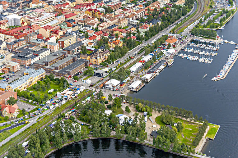 Badhusparken, bthamn, bthamnen, drnarbilder, drnarfoto, festival, flygbild, flygbilder, Flygfoto, flygfoton, hamn, Jmtland, Krogstrket, park, smbtshamn, stad, Storsj, Storsjyran, stder, Yran, stersund