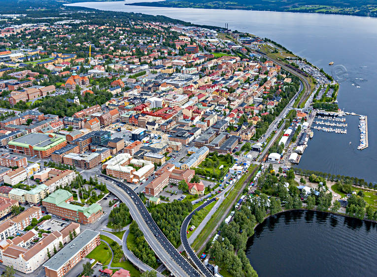 Badhusparken, bthamn, bthamnen, drnarbilder, drnarfoto, festival, flygbild, flygbilder, Flygfoto, flygfoton, hamn, Jmtland, park, smbtshamn, stad, Storsj, Storsjyran, stder, Yran, stersund