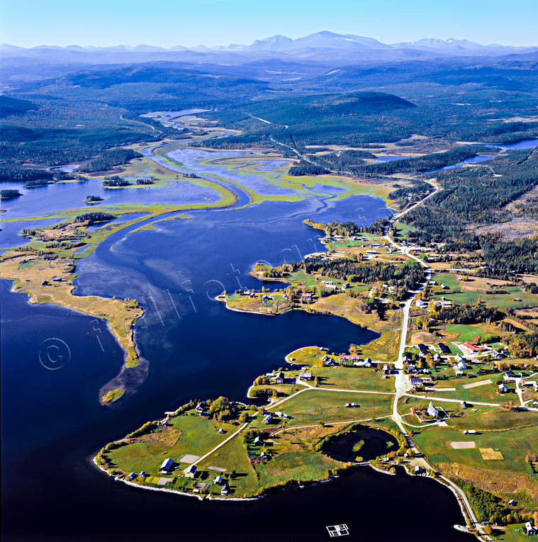 Storsjö mot Helagsmassivet drönarbilder, drönarfoto, FJÄLLEN, flygbild, flygbilder, Flygfoto, flygfoton, Härjedalen, höst, Storsjö, Storsjön
