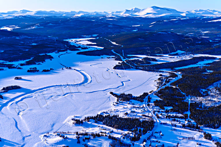 Storsjö och vägen mot Ljungdalen drönarbilder, drönarfoto, flygbild, flygbilder, Flygfoto, flygfoton, Helags, Härjedalen, Landskap, Ljungan, Ljungdalen, Storsjö, Storsjön, Svenska Fjällen, Tandån, vinter
