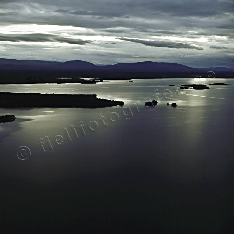 Storsjön mot Oviksfjällen drönarbilder, drönarfoto, flygbild, flygbilder, Flygfoto, flygfoton, Jämtland, Landskap, Norderön, Oviksfjällen, sommar, Storsjön, vidder