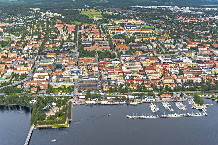 Storsjöyran i Östersund Badhusparken, båthamn, båthamnen, centrum, drönarbilder, drönarfoto, festival, flygbild, flygbilder, Flygfoto, flygfoton, hamn, hamnen, Jämtland, park, småbåtshamn, stad, Storsjö, Storsjöyran, städer, Yran, Östersund