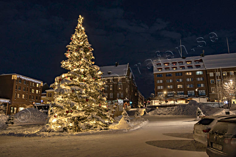 Stortorget Östersund julgran, julstämning, Jämtland, kväll, snö, stad, Stortorget, städer, stämning, stämningsbild, stämningsbilder, torg, torget, vinter, vinterkväll, vinterstämning, Östersund