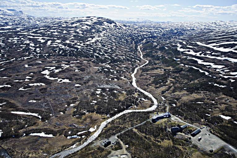 Storulvån fjällanläggning drönarbilder, drönarfoto, fjällen, fjällstation, flygbild, flygbilder, Flygfoto, flygfoton, Jämtland, Landskap, snösmältning, Storulvån, vår