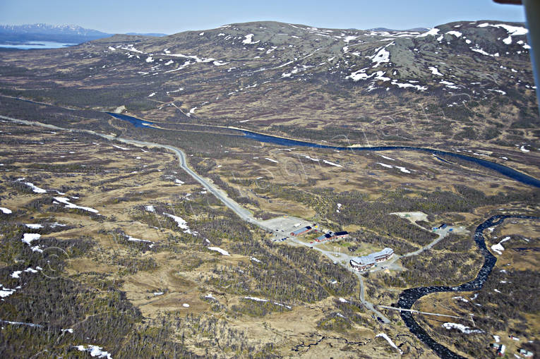 Storulvån fjällanläggning drönarbilder, drönarfoto, fjällen, fjällstation, flygbild, flygbilder, Flygfoto, flygfoton, Jämtland, Landskap, snösmältning, Storulvån, vår