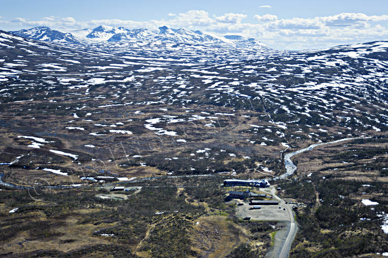 Storulvån fjällanläggning drönarbilder, drönarfoto, fjällen, fjällstation, flygbild, flygbilder, Flygfoto, flygfoton, Jämtland, Landskap, snösmältning, Storulvån, vår