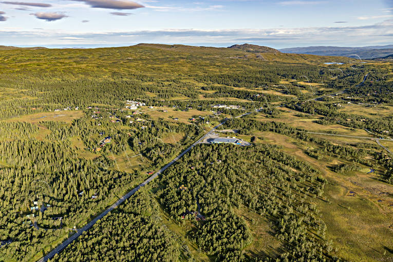 Storvallen Storlien Flygfoto anläggningar, byar, drönarbild, drönarbilder, drönarfoto, fjällstugor, flygbild, flygbilder, Flygfoto, flygfoton, Jämtland, sommar, Storvallen, stugby, stugor
