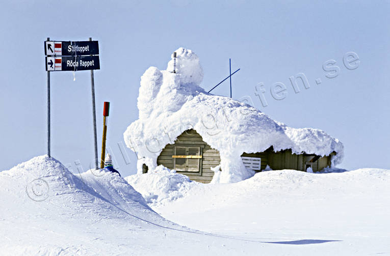 Stuga på Åreskutan byggnader, fjäll, friluftsliv, hus, Jämtland, skidor, skidåkning, snöstorm, stuga, uteliv, utförsåkning, vinter, Åre, Åreskutan, årstid, årstider, äventyr, översnöad